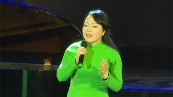 Clip: Bộ trưởng Y tế hát mừng ngày Thầy thuốc Việt Nam