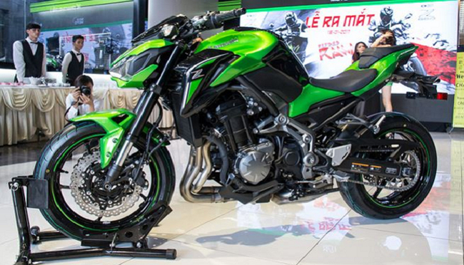 Xe Kawasaki Z900 ABS d&iacute;nh lỗi lỗ gi&aacute; bắt giảm x&oacute;c sau. (Ảnh: B&aacute;o Đời sống v&agrave; Ph&aacute;p luật)