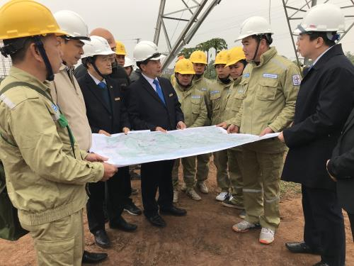 Đường d&acirc;y 220 kV rẽ nh&aacute;nh TBA 220 kV T&acirc;y H&agrave; Nội. Ảnh: Mai Phương/TTXVN