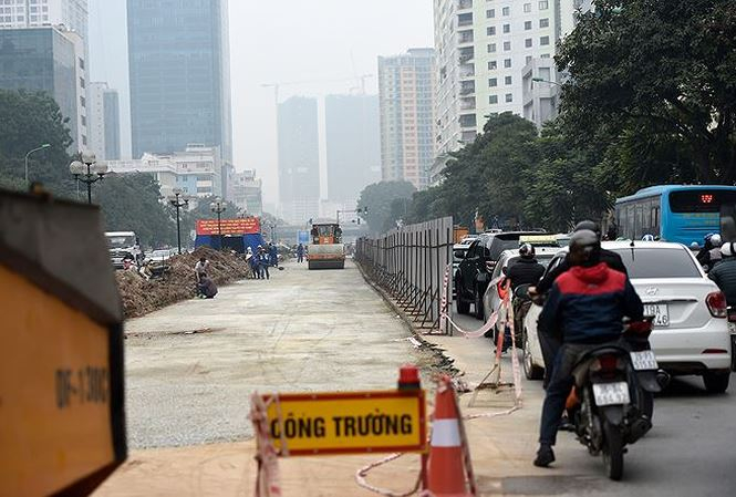 Việc bất ngờ hủy v&agrave; ph&ecirc; duyệt thần tốc ở dự &aacute;n x&eacute;n dải ph&acirc;n c&aacute;ch mở rộng đường Nguyễn Ch&iacute; Thanh g&acirc;y nhiều nghi ngại