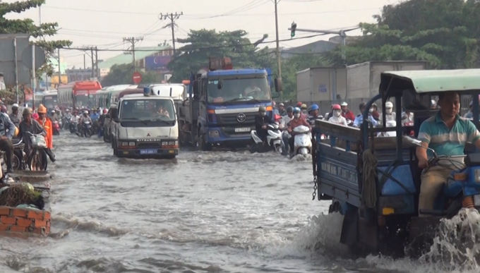 C&aacute;c phương tiện di chuyển hết sức kh&oacute; khăn