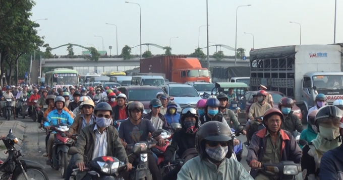 C&aacute;c phương tiện di chuyển hết sức kh&oacute; khăn