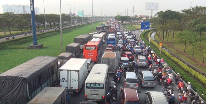 Theo Trung t&acirc;m Kh&iacute; tượng thuỷ văn Quốc Gia Đ&agrave;i Kh&iacute; tượng thuỷ văn Khu vực Nam Bộ s&aacute;ng ng&agrave;y 2 th&aacute;ng 2, mực nước tr&ecirc;n c&aacute;c hệ thống s&ocirc;ng v&agrave; k&ecirc;nh rạch đang l&ecirc;n cao theo triều g&acirc;y t&igrave;nh trạng ngập ở c&aacute;c khu vực ven s&ocirc;ng v&agrave; v&ugrave;ng trũng thấp