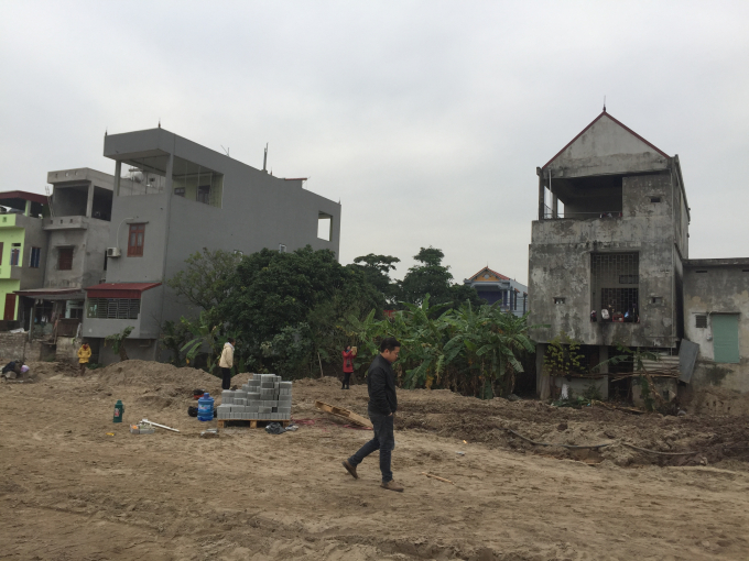 Mảnh đất của gia đ&igrave;nh &ocirc;ng Thảo nằm giữa khu d&acirc;n cư&nbsp;bị dự &aacute;n lấy v&agrave;o.