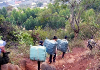 Tuyến biên giới giáp Tết nóng vì hàng lậu