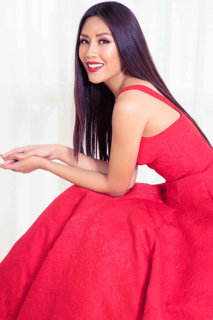 &Aacute; hậu Nguyễn Thị Loan.