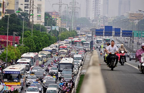 &Ugrave;n tắc giao th&ocirc;ng thường xuy&ecirc;n xảy ra ở đường v&agrave;nh đai 3. Ảnh: L&ecirc; Hiếu.