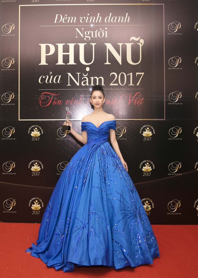 H&agrave; Thu mặc bộ dạ hội thi Miss Earth 2017, được vinh danh Người phụ nữ truyền cảm hứng của năm