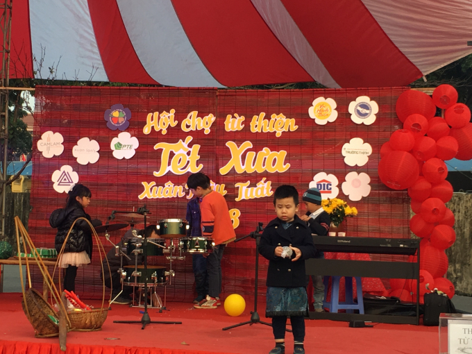 Hội chợ &ldquo;Tết xưa&rdquo;: Mang hơi ấm m&ugrave;a xu&acirc;n cho trẻ em mắc bệnh hiểm ngh&egrave;o