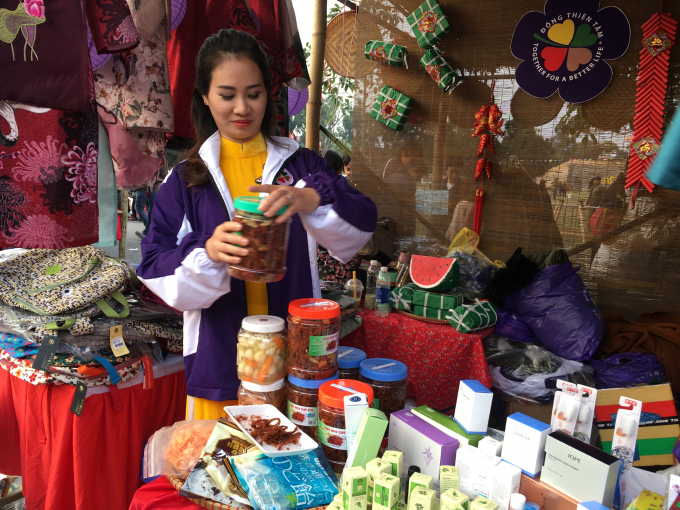 Nhiều gian h&agrave;ng Thực phẩm đặc trưng v&ugrave;ng miền được mang đến Hội chợ.