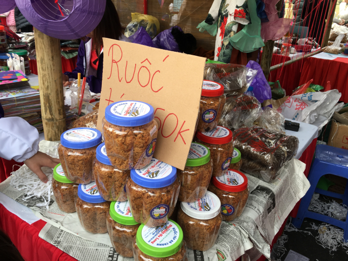 Hội chợ &ldquo;Tết xưa&rdquo;: Mang hơi ấm m&ugrave;a xu&acirc;n cho trẻ em mắc bệnh hiểm ngh&egrave;o