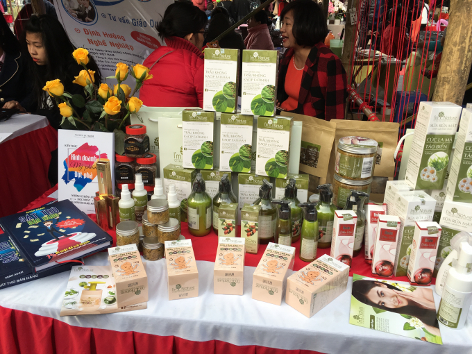 Hội chợ &ldquo;Tết xưa&rdquo;: Mang hơi ấm m&ugrave;a xu&acirc;n cho trẻ em mắc bệnh hiểm ngh&egrave;o