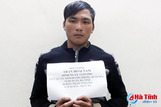 Đối tượng Trần Ho&agrave;i Nam bị bắt giữ tại cơ quan c&ocirc;ng an. (Ảnh: b&aacute;o H&agrave; Tĩnh)