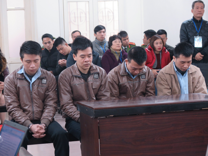 C&aacute;c bị c&aacute;o tại t&ograve;a.