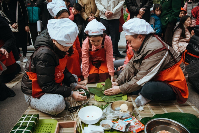 Hội thi g&oacute;i b&aacute;nh chưng&nbsp;