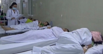 Hàng trăm công nhân phải cấp cứu sau bữa ăn trưa