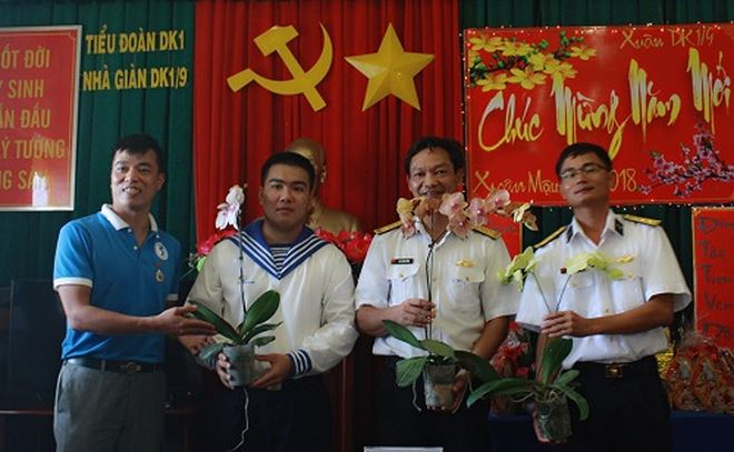 Hoa lan Đ&agrave; lạt-qu&agrave; tặng của đất liền đến với qu&acirc;n d&acirc;n Nh&agrave; gi&agrave;n DK1.