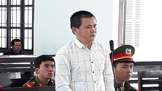 Bị c&aacute;o Dũng tại phi&ecirc;n t&ograve;a.