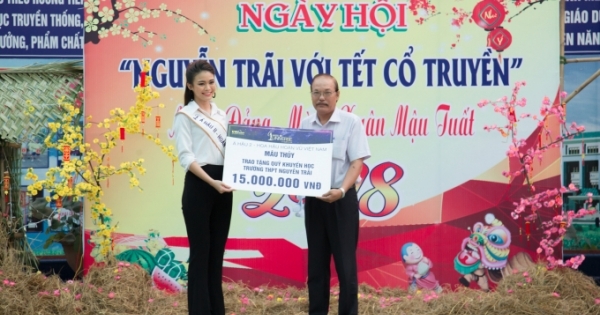 Á hậu Mâu Thủy giản dị trở về thăm trường cũ