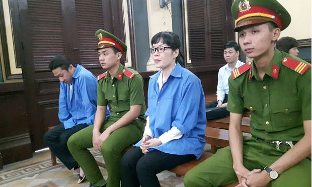 Bị c&aacute;o Như v&agrave; Tuấn tại phi&ecirc;n t&ograve;a.