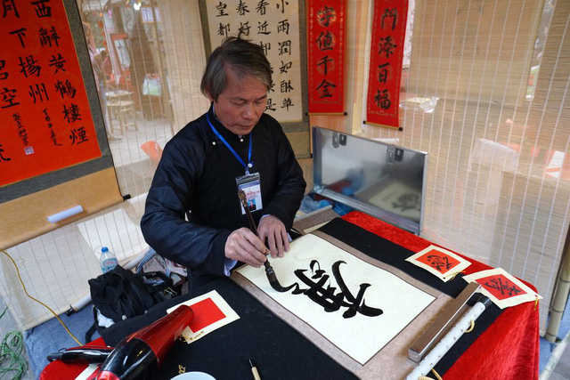 Hà Nội: Phố ông đồ khai mạc bên Hồ Văn