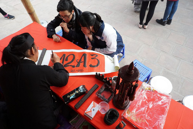 H&agrave; Nội: Phố &ocirc;ng đồ khai mạc b&ecirc;n Hồ Văn