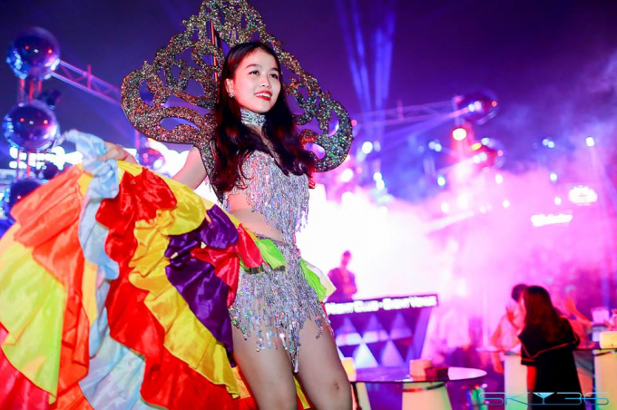 H&aacute;t c&ugrave;ng so&aacute;i ca H&agrave;n Quốc Juni tại SKY36 trong đ&ecirc;m giao thừa