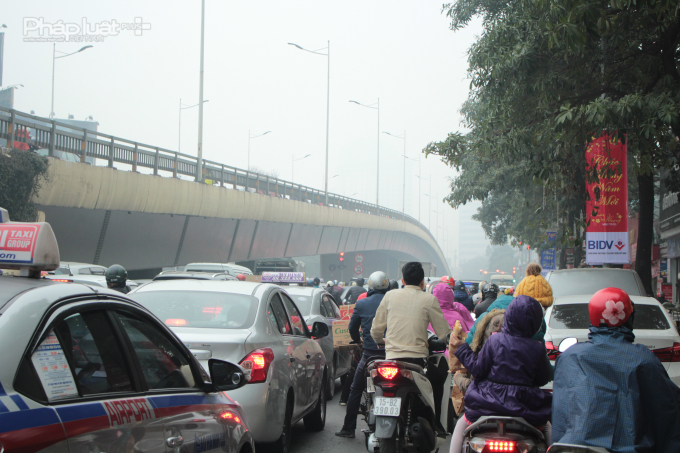 H&agrave; Nội: Giao th&ocirc;ng lộn xộn những ng&agrave;y gi&aacute;p Tết
