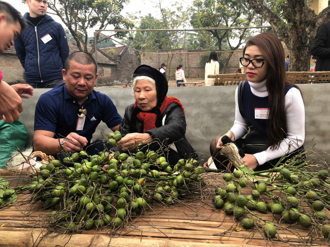 Trầu cau được b&agrave;y b&aacute;n...