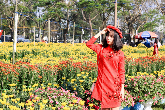 Tới đ&acirc;y bạn c&oacute; thể cảm thấy như lạc v&agrave;o một rừng hoa v&agrave; tận hưởng khung cảnh l&atilde;ng mạn.