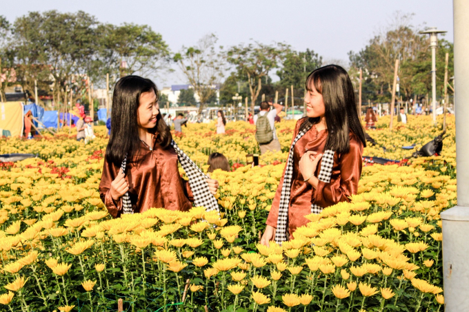 Kh&ocirc;ng thể bỏ s&oacute;t &aacute;o b&agrave; ba mang vẻ đẹp th&ocirc;n nữ, đằm thắm nhằm t&ocirc;n l&ecirc;n n&eacute;t đẹp truyền thống.