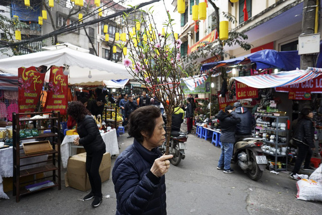 Chợ tập trung ở phố H&agrave;ng Lược, H&agrave;ng Rươi, H&agrave;ng Chai, H&agrave;ng M&atilde;.