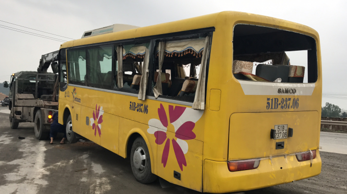 11 h&agrave;nh kh&aacute;ch c&ograve;n lại cũng bị thương sau khi xe bị lật khi đi qua Đ&agrave; Nẵng.