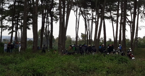 Phát hiện người đàn ông tử vong bên xe máy