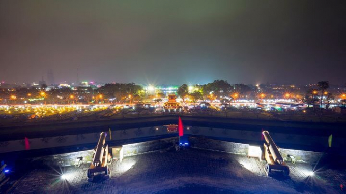 T&aacute;i hiện tổ chức bắn đại b&aacute;c tr&ecirc;n Kỳ Đ&agrave;i để mang đến kh&aacute;ch du lịch cơ hội thưởng ngoạn một trong những hoạt động thời xưa của vua Nguyễn.