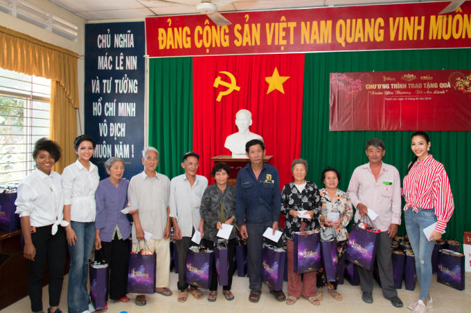 Cận Tết, Hoa hậu Ho&agrave;n vũ H'hen Ni&ecirc; mang y&ecirc;u thương đến Long An