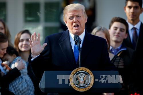 Tổng thống Donald Trump tại cuộc họp b&aacute;o ở Washington D.C ng&agrave;y 19/1. Ảnh: THX/TTXVN