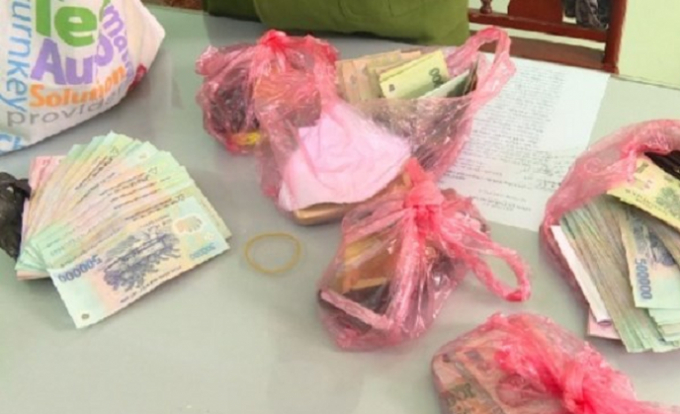 Tang vật thu giữ từ nh&oacute;m đối tượng đ&aacute;nh bạc.