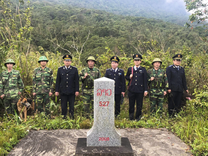 Lực lượng Bi&ecirc;n ph&ograve;ng, Hải quan tăng cường tuần tra, trinh s&aacute;t khu&nbsp;vực bi&ecirc;n giới Cha Lo. (Ảnh: Hải Long)
