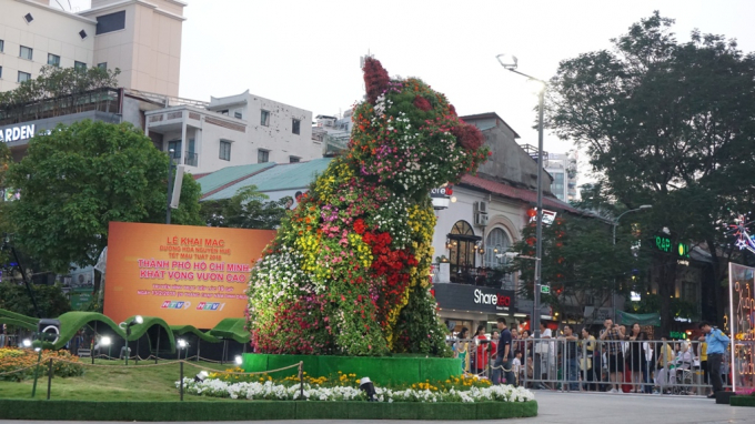 Ngắm đường hoa Nguyễn Huệ ng&agrave;y khai mạc