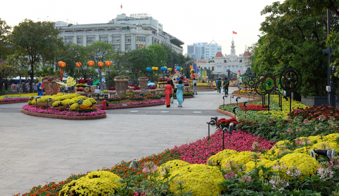 Ngắm đường hoa Nguyễn Huệ ng&agrave;y khai mạc