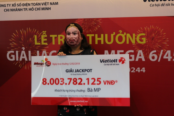 B&agrave; M.P &ndash; Chủ nh&acirc;n của giải Jackpot sản phẩm Mega 6/45 kỳ QSMT số 244