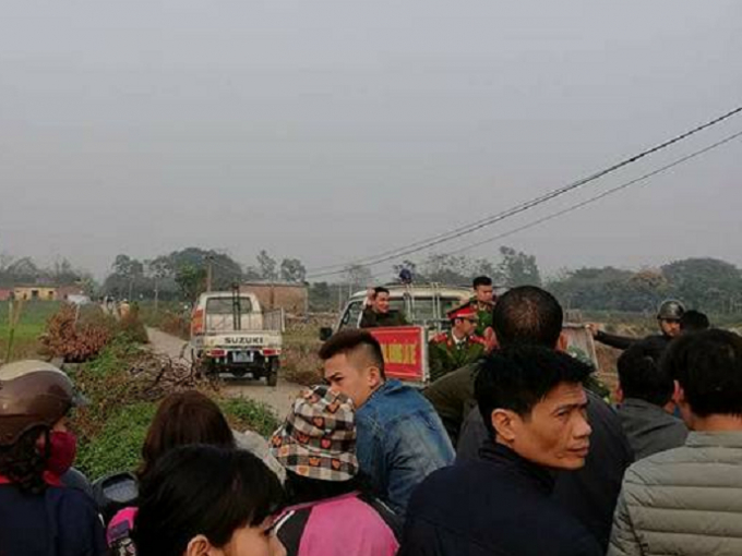 Lực lượng C&ocirc;ng an c&oacute; mặt tại khu vực xảy ra sự việc.