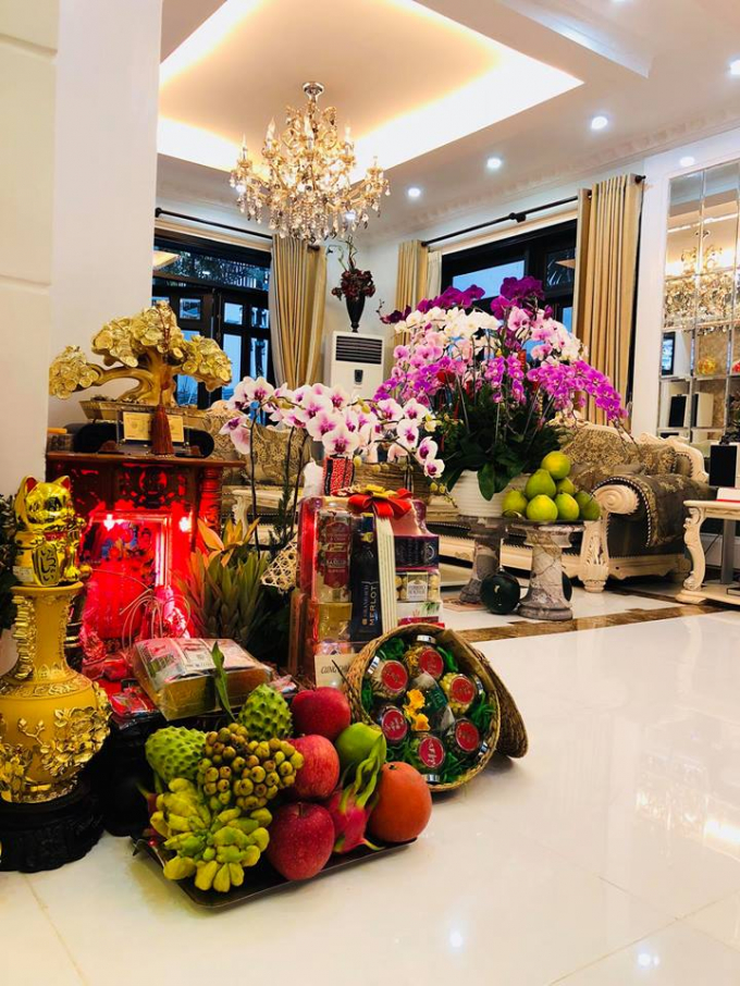 Kh&ocirc;ng gian của gia đ&igrave;nh Lệ Quy&ecirc;n ấm c&uacute;ng ch&agrave;o đ&oacute;n năm mới.&nbsp;