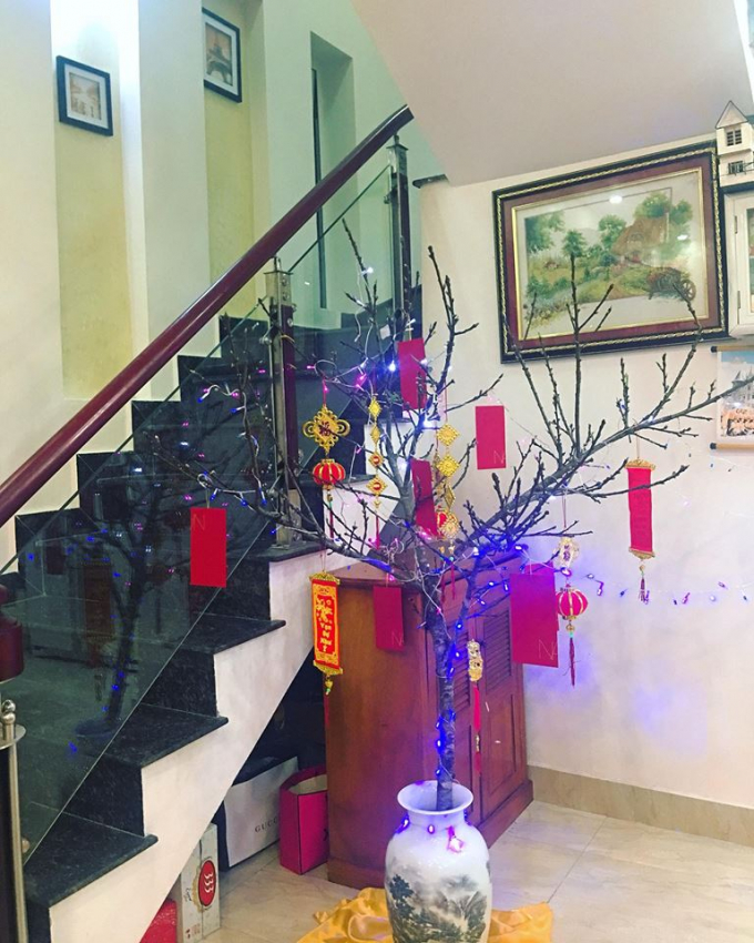 Kh&ocirc;ng gian Tết của gia đ&igrave;nh hoa hậu Phạm Hương.