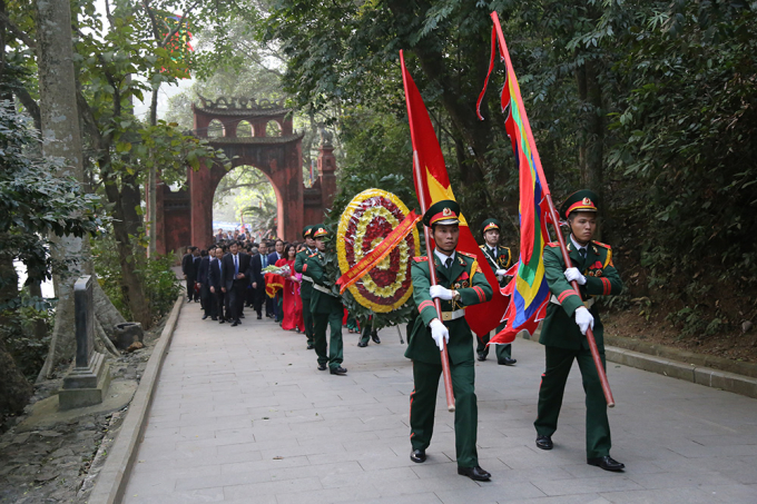 Nghi thức lễ d&acirc;ng hương.&nbsp;&nbsp;