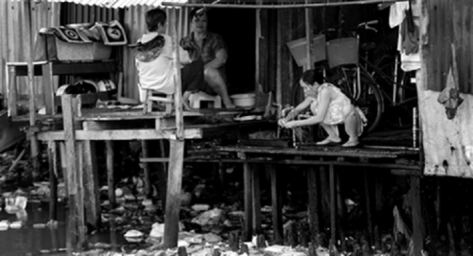 Cảnh sống trong nh&agrave; &ldquo;ổ chuột&rdquo; tại quận B&igrave;nh Thạnh.