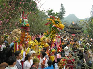 Lễ khai hội ch&ugrave;a Hương.