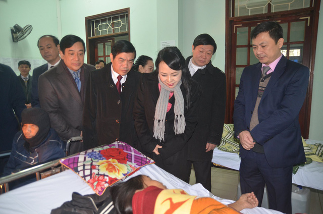 Ph&ograve;ng bệnh tại BV Đa khoa tỉnh H&agrave; Tĩnh tho&aacute;ng đ&atilde;ng, giường bệnh được k&ecirc; đ&ecirc;m, trải ga sạch.