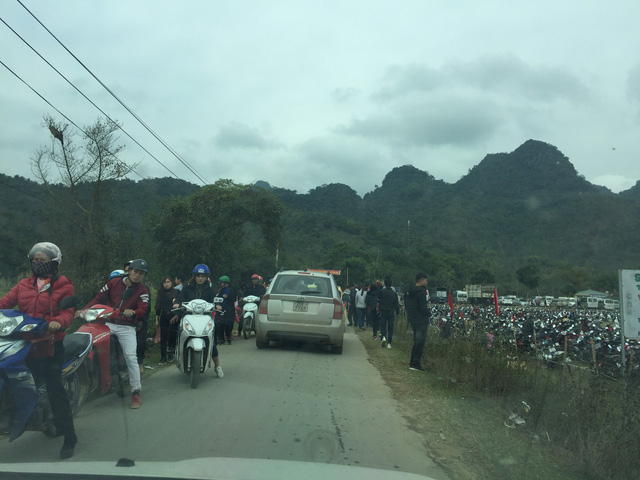 Đường v&agrave;o suối c&aacute; &ugrave;n tắc cục bộ.